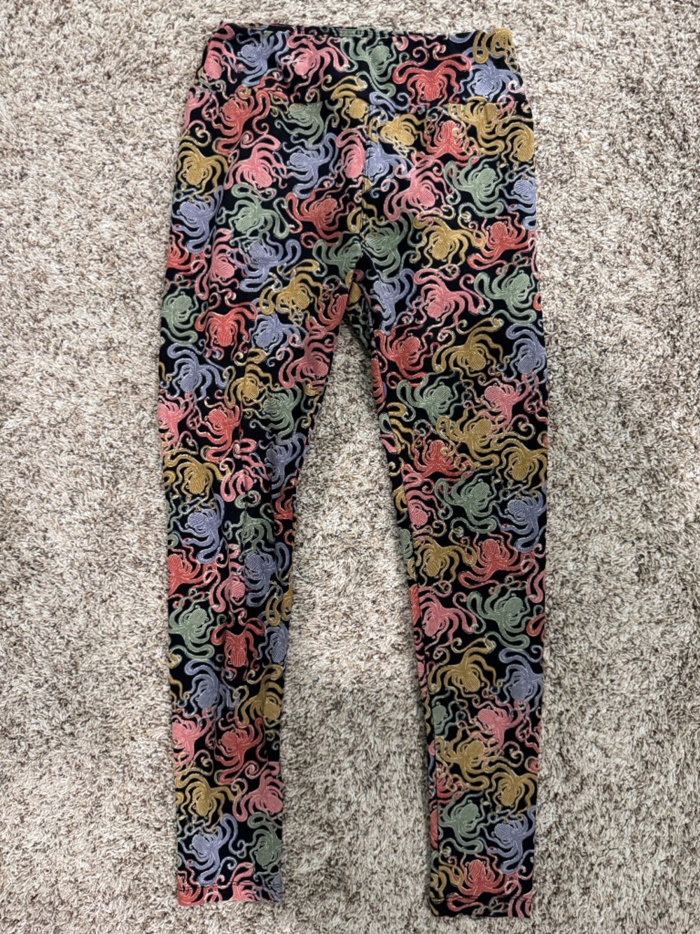 LuLaRoe octopus leggings black background with red/green/blue/mustard octopus OS